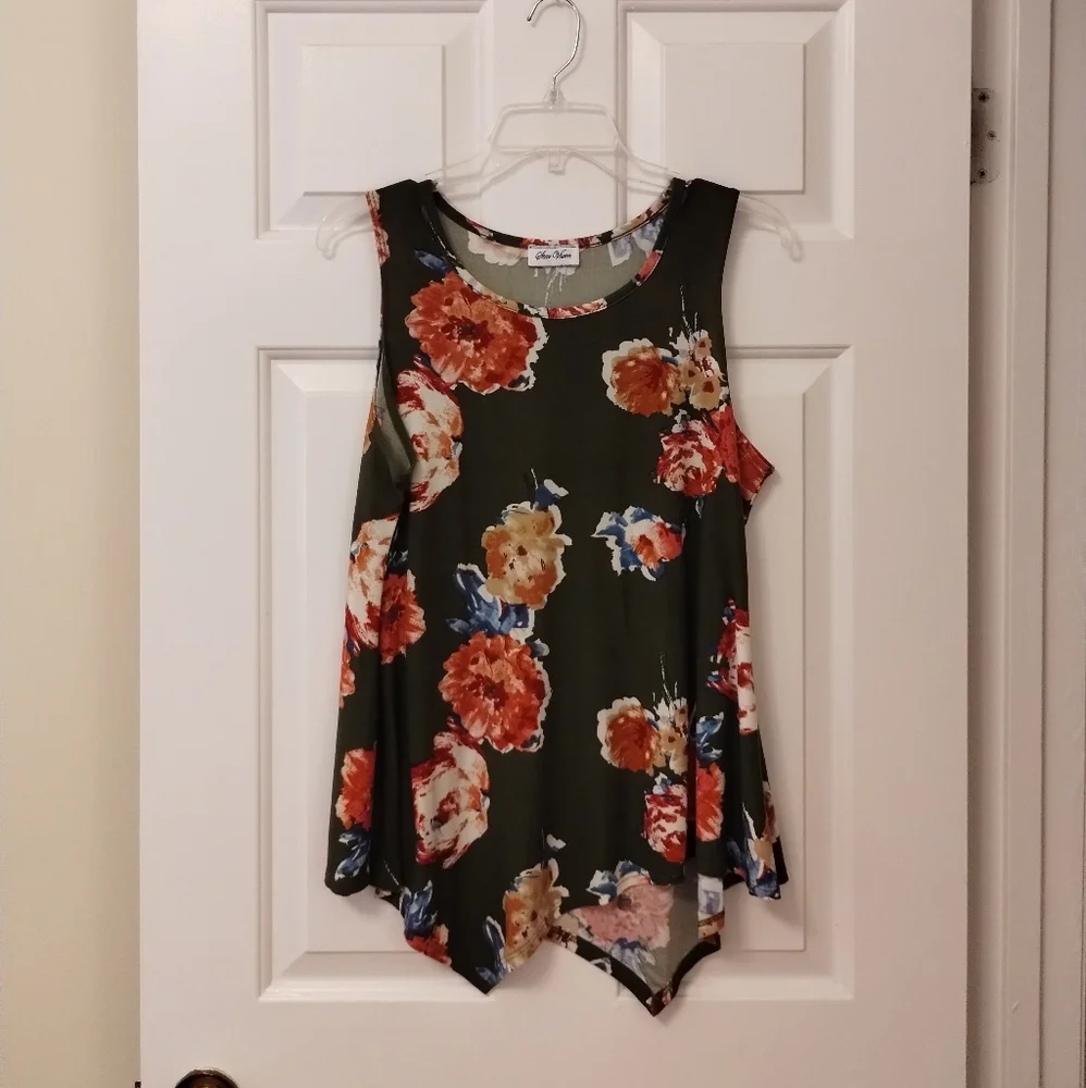 *5 for $20* Floral tank - Picture 7 of 7